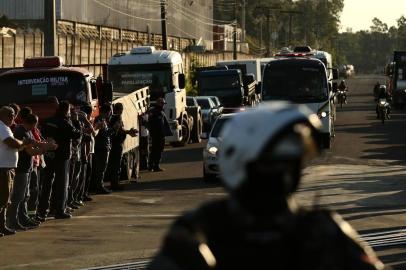  ESTEIO, RS, BRASIL, 25/05/2018 - Caminhão sendo escoltado na distribuido Ipiranga. (FOTOGRAFO: CARLOS MACEDO / AGENCIA RBS)