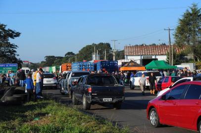  CAXIAS DO SUL, RS, BRASIL, 25/05/2018. Protesto dos caminhoneiros nas rodovias de Caxias do Sul. Na foto, ERS-453 em Forqueta. (Porthus Junior/Agência RBS)