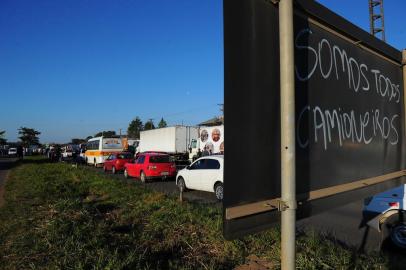  CAXIAS DO SUL, RS, BRASIL, 25/05/2018. Protesto dos caminhoneiros nas rodovias de Caxias do Sul. Na foto, ERS-453 em Forqueta. (Porthus Junior/Agência RBS)