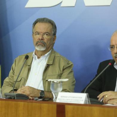  Os ministros da Segurança Pública, Raul Jungmann, e do Gabinete de Segurança Institucional, Sérgio Etchegoyen, durante entrevista após reunião do gabinete de monitoramento no Palácio do Planalto. 