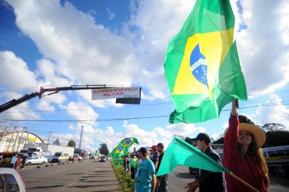  CAXIAS DO SUL, RS, BRASIL 26/05/2018Greve dos caminhoneiros nas margens da ERS-122 no km 65 em forqueta. (Felipe Nyland/Agência RBS)