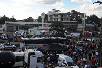  CAXIAS DO SUL, RS, BRASIL 26/05/2018Greve dos caminhoneiros nas margens da ERS-122 no km 65 em forqueta. (Felipe Nyland/Agência RBS)