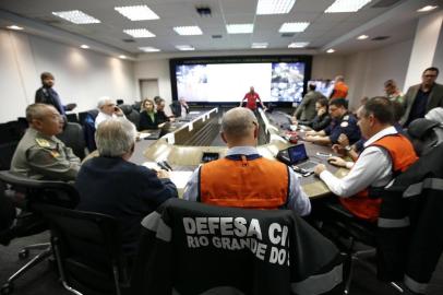  PORTO ALEGRE, RS, BRASIL, 27/05/2018 - Reunião da gestão de crise no estado. Estavam na reunião José Paulo Cairoli, vice governador e comandante do gabinete de crise Alexandre Martins, coordenador da Defesa Civil Estadual. (FOTOGRAFO: ANDRÉ ÁVILA / AGENCIA RBS)