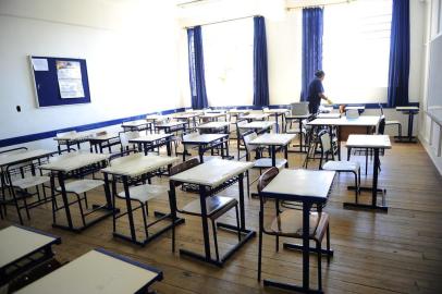 CAXIAS DO SUL, RS, BRASIL, 23/04/2013. Caxias do Sul adere á greve dos professores estaduais, que reivindicam o piso nacional (salário) de R$ 1.567. Na foto, sala de aula vazia na Escola Estadual Santa Catarina. (Porthus Junior/Pioneiro)