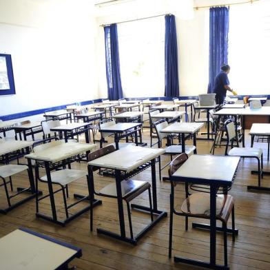 CAXIAS DO SUL, RS, BRASIL, 23/04/2013. Caxias do Sul adere á greve dos professores estaduais, que reivindicam o piso nacional (salário) de R$ 1.567. Na foto, sala de aula vazia na Escola Estadual Santa Catarina. (Porthus Junior/Pioneiro)