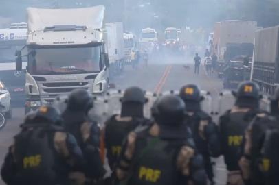 Vídeo protestos caminhoneiros 2015