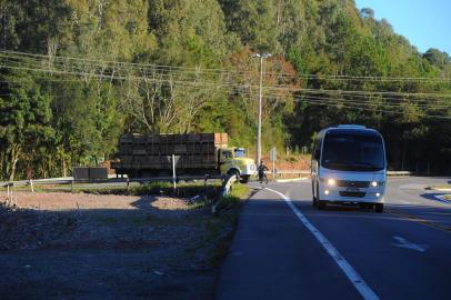  CAXIAS DO SUL ,RS, BRASIL 23/05/2018Obras da Rota do Sol estão paradas em dois pontos. Obras no trevo de acesso a Fazenda Souza. (Felipe Nyland/Agência RBS)