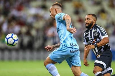 Gremio x CearaRS - FUTEBOL/CAMPEONATO BRASILEIRO 2018/GREMIO X CEARA - ESPORTES - Lance da partida entre Gremio e Ceara disputada na noite deste domingo, na Arena Castelao, em Fortaleza, valida pelo Campeonato Brasileiro 2018. FOTO: LUCAS UEBEL/GREMIO FBPAEditoria: SPOIndexador: Lucas UebelSecao: futebolFonte: Gremio.netFotógrafo: Gremio x Ceara