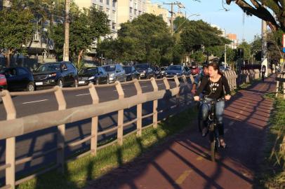  PORTO ALEGRE, RS, BRASIL, 29-05-2018. Movimentação em postos de gasolina e nas ruas e avenidas de Porto Alegre em mais um dia de greve. (FERNANDO GOMES/AGÊNCIA RBS)