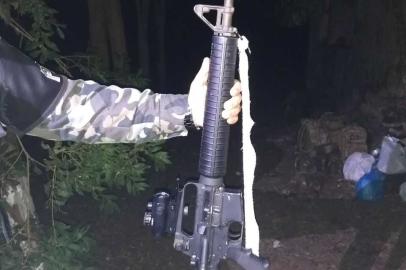 Foto da arma apreendida no caso dos mortos de Vespasiano Correa