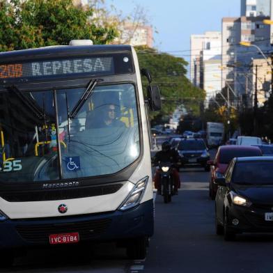  CAXIAS DO SUL, RS, BRASIL 30/05/2018Manifestantes liberam a saída da Visate em Caxias do Sul.Ônibus voltaram a circular por volta das 7h30min. (Felipe Nyland/Agência RBS)