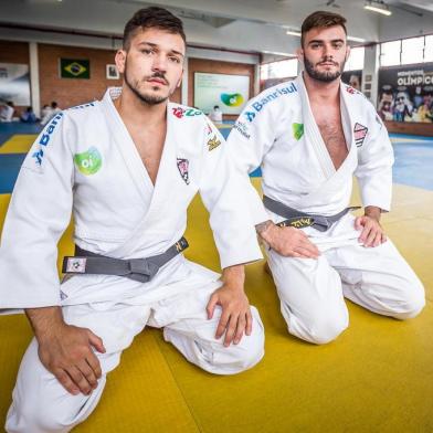  PORTO ALEGRE, RS, BRASIL, 08/01/2018 : Judocas da Sogipa Daniel Cargnin e Rafael Macedo, campeões mundiais sub-21 em 2017 e 2014, respectivamente. (Omar Freitas/Agência RBS)Indexador: Omar Freitas