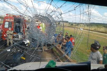 O ataque que resultou na morte de um caminhoneiros de 70 anos ocorreu na cidade de Vinhena (RO). Ele foi atingido por uma pedra ao passar por um bloqueio montado no KM 8 da BR-364, na divisa com Mato Grosso. Segundo o Pelotão de Trânsito da Polícia Militar de Rondônia, o motorista tinha acabado de passar por manifestantes. Testemunhas relataram que o caminhão foi perseguido e ultrapassado por um veículo cujos ocupantes arremessaram uma pedra que quebrou o para-brisa e atingiu a cabeça do caminhoneiro. Ele chegou a ser socorrido, mas não resistiu ao ferimento.