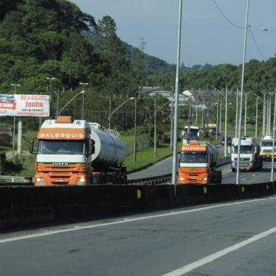  JOINVILLE,SC,BRASIL,25-08-2018.Greve dos Caminhoneiros.Impacto na economia da cidade.Escolta do exercito e policia federal para caminhões de combustível e gás.(Foto:salmo Duarte/A Notícia)