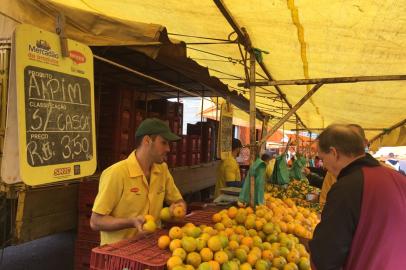 Feira de hortifruti do largo da Epatur