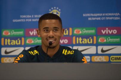 Gabriel Jesus durante coletiva de imprensa no Estádio Anfield em Liverpool