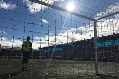 Copa dos Refugiados foto atrás do gol no Zequinha