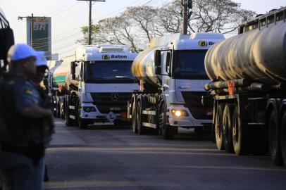  CANOAS, RS, BRASIL, 30-05-2018.Movimento na frente da Refap. (ISADORA NEUMANN/AGÊNCIA RBS)