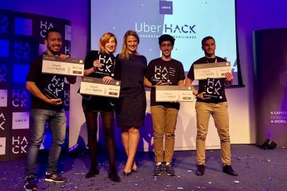 Gaúchos vencem Uber Hack, competição da Uber, com o projeto "Me Liga", em São Paulo