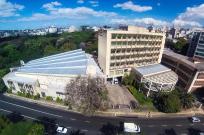  PORTO ALEGRE, RS, BRASIL, 07/04/2015 : Reitoria da UFRGS - Reportagem investigativa sobre EDUCAÇÃO  (Omar Freitas/Agência RBS)