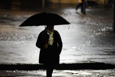  PORTO ALEGRE, RS, BRASIL, 06-06-2018. Clima de frio em Porto Alegre. (RONALDO BERNARDI/AGÊNCIA RBS)