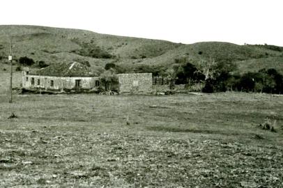  A casa da fazenda de  João da Silva Tavares (1790-1872), Barão do Cerro Alegre, atacada pelos farroupilhas em 22 de setembro de 1835 ainda existe