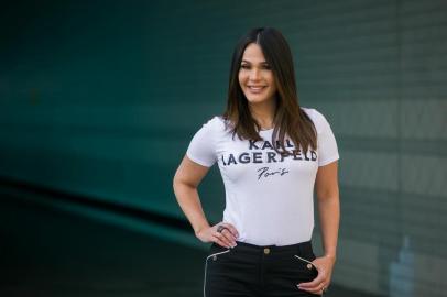  PORTO ALEGRE, RS, BRASIL, 30-05-2018. Luz García, atriz da República Dominicana, faz parceria com Jorge Bischoff para coleção de sapatos. (Foto Andrea Graiz\ Agencia RBS)Indexador: Andrea Graiz