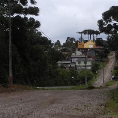 CAXIAS DO SUL, RS, BRASIL, 21/05/2018 - A Vila Hípica, no bairro Samuara, é um dos 350 loteamentos considerados irregulares em Caxias do Sul. Ministério Público e município moveram uma ação civil pública que tramita na justiça para que o loteador da área, o Jockey Clube termine as obras de infraestrutura no local. (Marcelo Casagrande/Agência RBS)