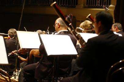  PORTO ALEGRE, RS, BRASIL, 15/04/2013, 21h: primeiro concerto da temporada 2013 da Orquestra de Câmara Theatro São Pedro, em Porto Alegre (FOTO FÉLIX ZUCCO/AGÊNCIA RBS).