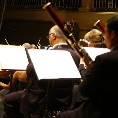  PORTO ALEGRE, RS, BRASIL, 15/04/2013, 21h: primeiro concerto da temporada 2013 da Orquestra de Câmara Theatro São Pedro, em Porto Alegre (FOTO FÉLIX ZUCCO/AGÊNCIA RBS).