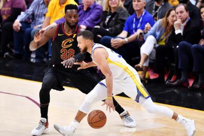 CLEVELAND, OH - JUNE 06: Stephen Curry #30 of the Golden State Warriors drives against Jeff Green #32 of the Cleveland Cavaliers during Game Three of the 2018 NBA Finals at Quicken Loans Arena on June 6, 2018 in Cleveland, Ohio. NOTE TO USER: User expressly acknowledges and agrees that, by downloading and or using this photograph, User is consenting to the terms and conditions of the Getty Images License Agreement.   Jamie Sabau/Getty Images/AFP