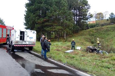 Homem morre em acidente no viaduto torto, em Caxias. Polícia encontrou vítima enquanto atendia outra ocorrência. 