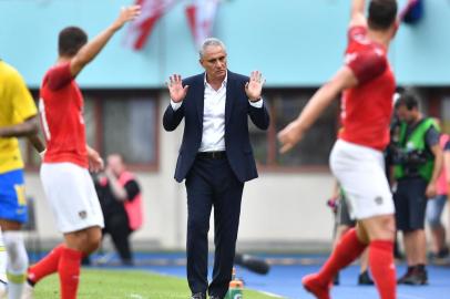  Brazils coach Tite reacts during the international friendly footbal match Austria vs Brazil in Vienna, on June 10, 2018. / AFP PHOTO / JOE KLAMAREditoria: SPOLocal: ViennaIndexador: JOE KLAMARSecao: soccerFonte: AFPFotógrafo: STF