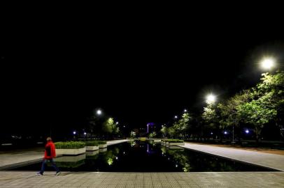  PORTO ALEGRE, RS, BRASIL, 09-06-2018: Iluminação no Parque Farroupilha (Redenção) é reestabelecida. (Foto: Mateus Bruxel / Agência RBS)