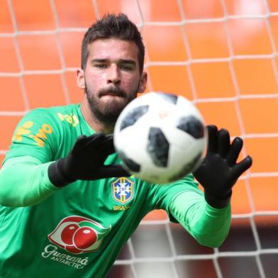 Goleiro da Seleção Brasileira Alisson durante treino em Viena, na Áustria