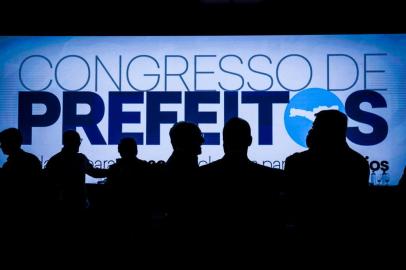  O segundo dia do Congresso de Prefeitos foi marcado pela abertura oficial, que contou com a presença do Governador do Estado, Eduardo Pinho Moreira e, claro, prefeitos e diversas cidades de Santa Catarina.  (FOTO: TIAGO GHIZONI/DIÁRIO CATARINENSE - FLORIANÓPOLIS, SANTA CATARINA, BRASIL - 12/06/2018)