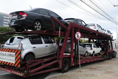  PORTO ALEGRE, RS, BRASIL, 13.06.2018. Veículos são apreendidos em blitz da Receita Federal em Porto Alegre. Além da Capital, fiscalização ocorre em 12 cidades do interior do Estado.Foto:  Ronaldo Bernardi/Agência RBS