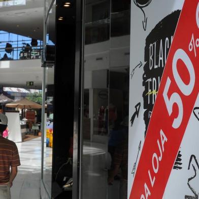  CAXIAS DO SUL, RS, BRASIL 23/11/2016As vitrines do Shopping San Pelegrino já apresentam material de divulgação da Black Friday. (Felipe Nyland/Agência RBS)