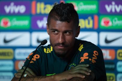 Paulinho durante coletiva de imprensa apos o Treino da Selecao Brasileira no CT de Sochi na Russia