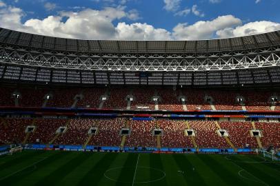 Últimos preparativos no Estádio Luzhniki, em Moscou, para a abertura da Copa do MundoRUS - COPA DO MUNDO/RÚSSIA/ESTÁDIO LUZHNIKI  - ESPORTES - Últimos preparativos no Estádio   Luzhniki, em Moscou, na Rússia, nesta   quarta-feira, 13. Inaugurado   oficialmente em 1956 como símbolo da   ambição do socialismo no esporte e   chamado de Estádio Central Lenin, o   local será palco da partida de abertura   da Copa do Mundo entre Rússia e Arábia   Saudita, nesta quinta-feira, 14, e   também da final no dia 15 de julho.    13/06/2018 - Foto: HEULER ANDREY/DIA ESPORTIVO/ESTADÃO CONTEÚDOEditoria: ESPORTESLocal: MOSCOUIndexador: HEULER ANDREYFonte: DiaEsportivoFotógrafo: DIA ESPORTIVO