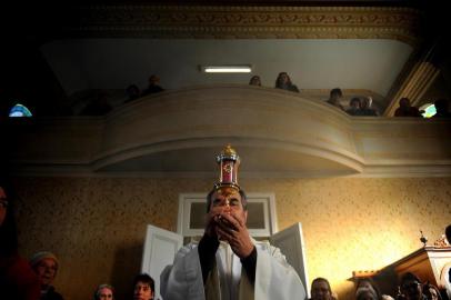  CAXIAS DO SUL, RS, BRASIL, 13/06/2018Capela do hospital Pompéia recebe relíquia de Santo Antonio. (Lucas Amorelli/ Agência RBS)