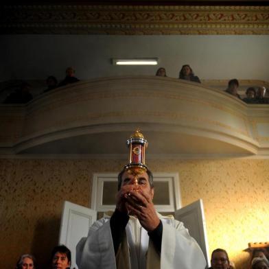  CAXIAS DO SUL, RS, BRASIL, 13/06/2018Capela do hospital Pompéia recebe relíquia de Santo Antonio. (Lucas Amorelli/ Agência RBS)