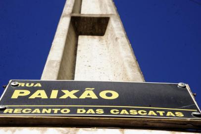  CAXIAS DO SUL, RS, BRASIL, 13/06/2018 - Dezenas de famílias compraram terrenos de loteadores, construíram casas e descobriram que área em Ana Rech pertence ao Banrisul há quase 10 anos. Agora, todos correm o risco de perder os bens. (Marcelo Casagrande/Agência RBS)