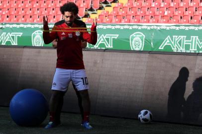  Egypts forward Mohamed Salah attends a training session at the Akhmat Arena stadium in Grozny on June 12, 2018, ahead of the Russia 2018 World Cup football tournament. / AFP PHOTO / KARIM JAAFAREditoria: SPOLocal: GroznyIndexador: KARIM JAAFARSecao: soccerFonte: AFPFotógrafo: STR