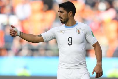  Uruguays forward Luis Suarez gestures during the Russia 2018 World Cup Group A football match between Egypt and Uruguay at the Ekaterinburg Arena in Ekaterinburg on June 15, 2018. / AFP PHOTO / JORGE GUERRERO / RESTRICTED TO EDITORIAL USE - NO MOBILE PUSH ALERTS/DOWNLOADSEditoria: SPOLocal: YekaterinburgIndexador: JORGE GUERREROSecao: soccerFonte: AFPFotógrafo: STR