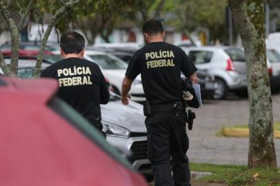  POLÍCIA FEDERAL DEFLAGRA OPERAÇÃO QUE COMBATE O DESVIO DE RECURSOS PÚBLICOS FEDERAIS Florianópolis/SC ¿ A Polícia Federal, em trabalho conjunto com CGU e TCU, deflagrou hoje, 7/12, a Operação Torre de Marfim, que tem como objetivo apurar aplicação irregular de verbas públicas federais destinadas a projetos de pesquisa desenvolvidos por Fundações de Apoio da UFSC.