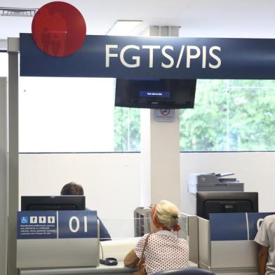  FLORIANÓPOLIS, SC, BRASIL, 11-03-2017: Saques das contas inativas do FGTS.