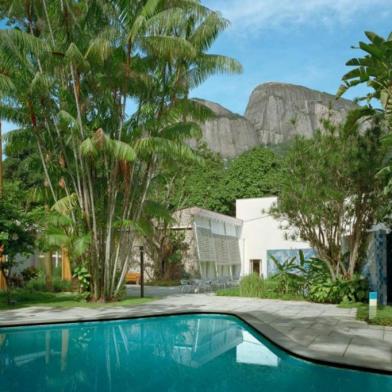 Vista da piscina e dos jardins do IMS Rio. Foto de Robert Polidori - Acervo IMS