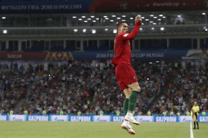  Portugals forward Cristiano Ronaldo celebrates his third goal during the Russia 2018 World Cup Group B football match between Portugal and Spain at the Fisht Stadium in Sochi on June 15, 2018. / AFP PHOTO / Adrian DENNIS / RESTRICTED TO EDITORIAL USE - NO MOBILE PUSH ALERTS/DOWNLOADSEditoria: SPOLocal: SochiIndexador: ADRIAN DENNISSecao: soccerFonte: AFPFotógrafo: STF