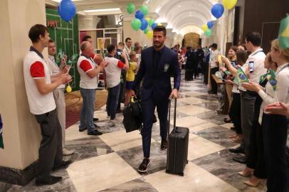 Alisson na chegada da Seleção em Sochi